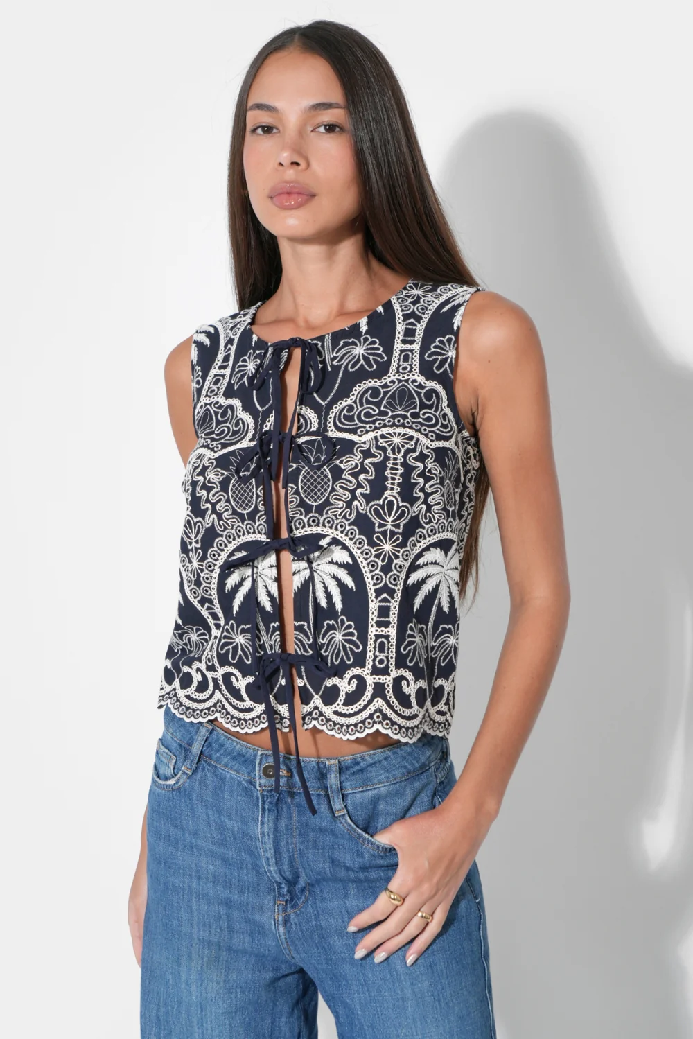 Katherine Scallop Cotton Embroidery Top - Image 3